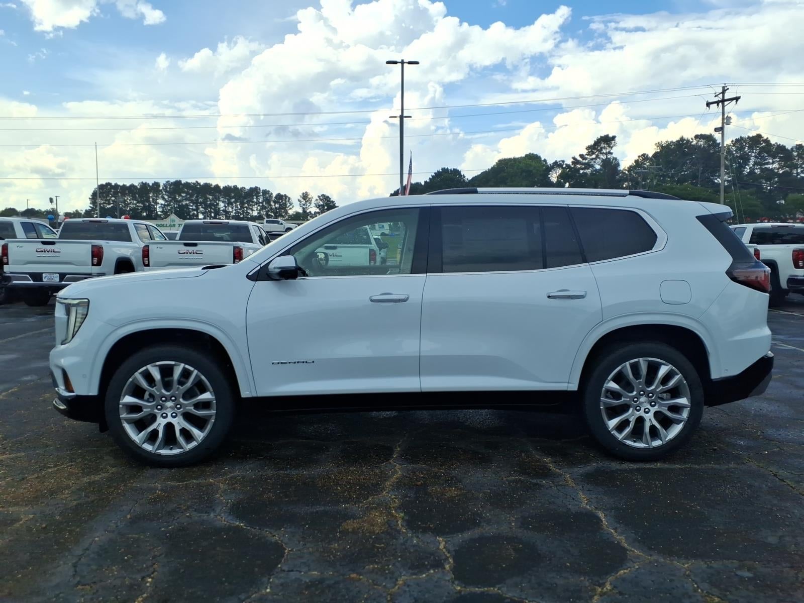 2026 GMC Acadia Denali FWD's photo