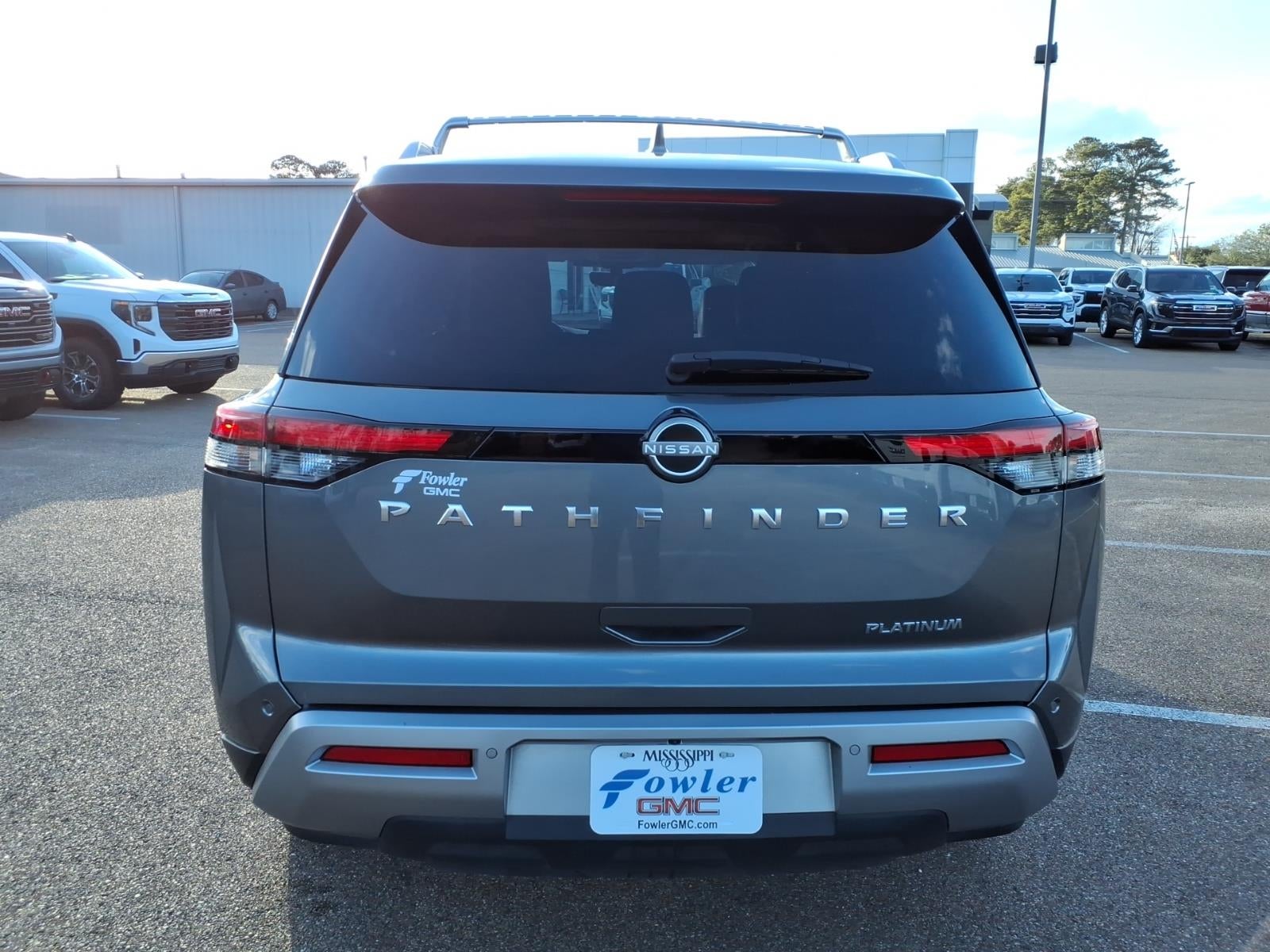 2023 Nissan Pathfinder Platinum