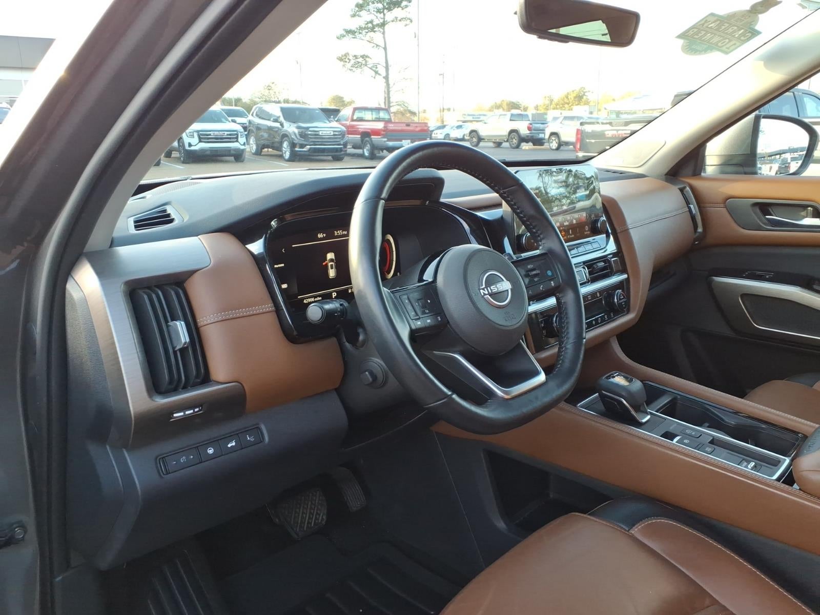 2023 Nissan Pathfinder Platinum