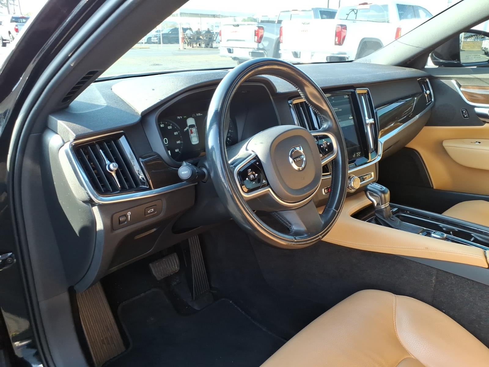 2018 Volvo S90 Momentum